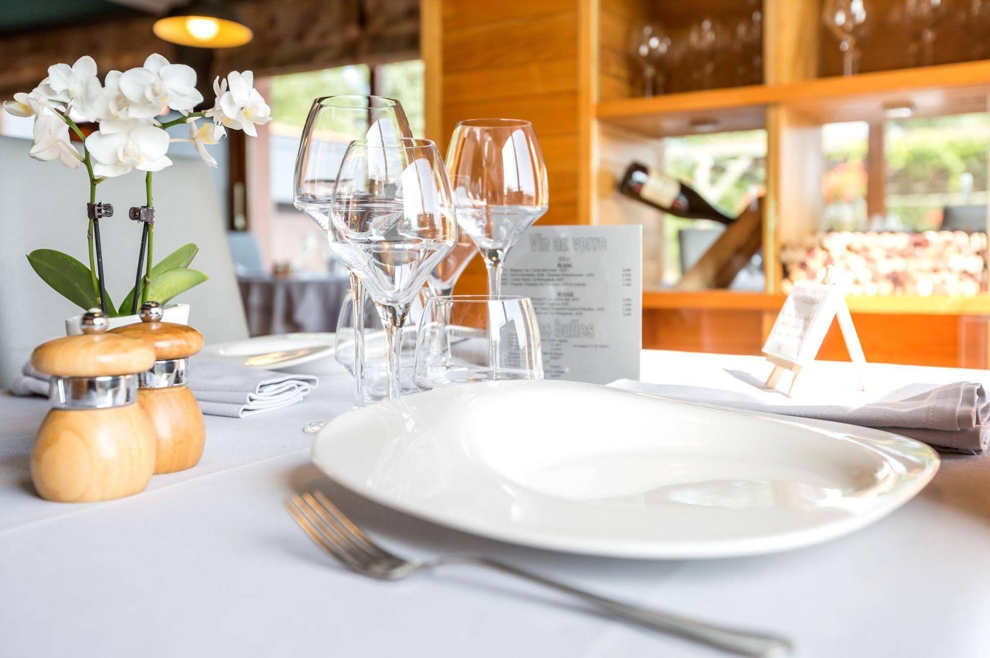 Hotel Restaurant La Tour Dunieres Bagian luar foto